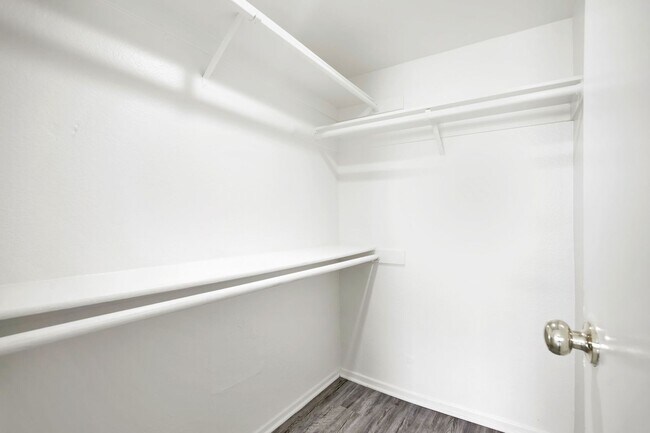 Building Photo - 2BD 2BTH B