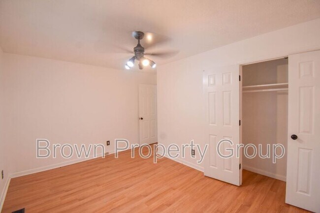 Building Photo - 805 Southview Cir