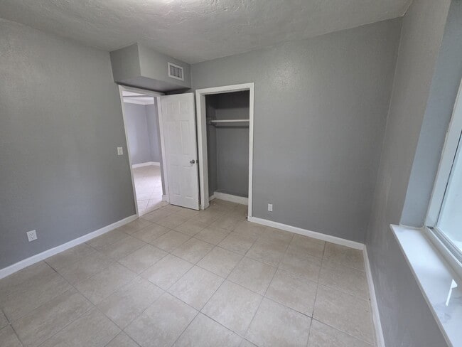 Building Photo - 5720 Cleveland St