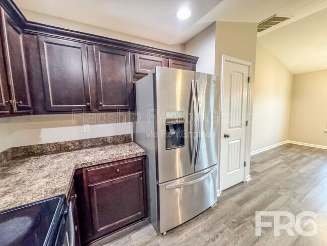 Building Photo - 200 Willow Pond Dr