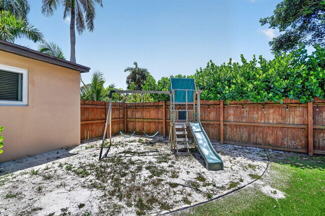 Building Photo - 907 Wright Dr