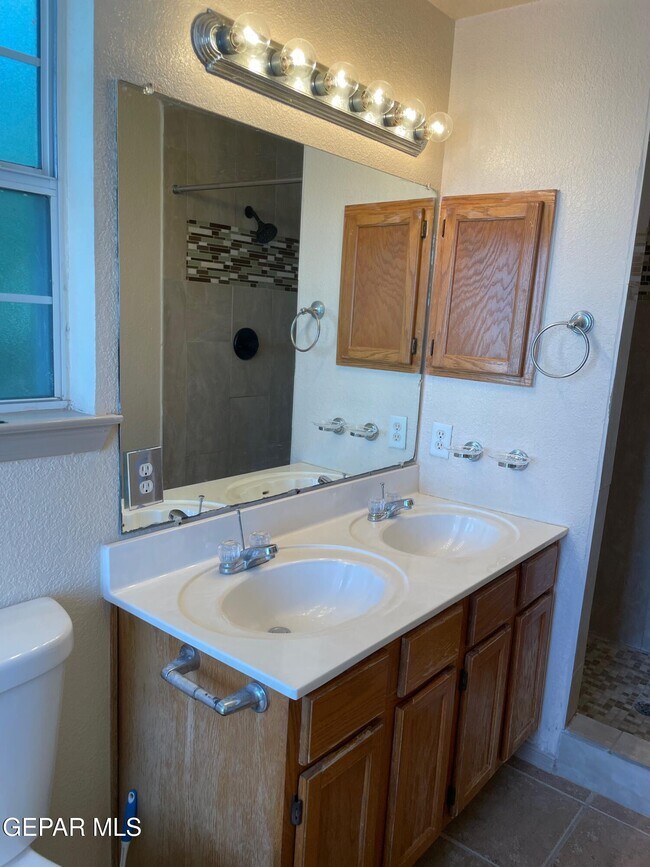 Building Photo - 12828 Tierra Ayala Dr