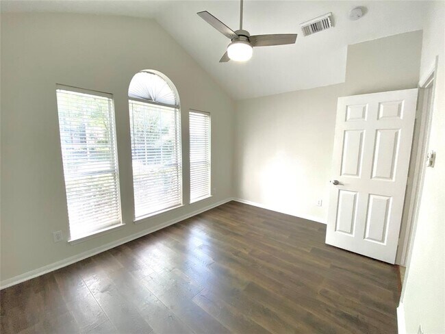 Building Photo - 6 Tivoli Garden Ct