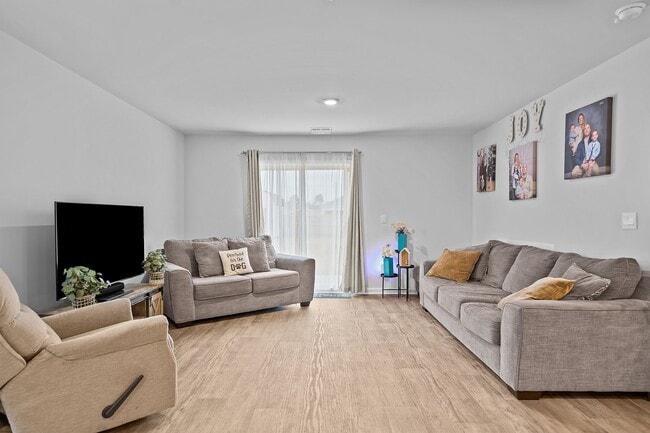 Building Photo - 402 Folkstone Rd