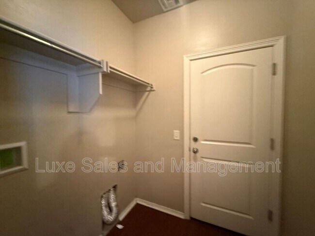 Building Photo - 2408 Alta Vista Ln