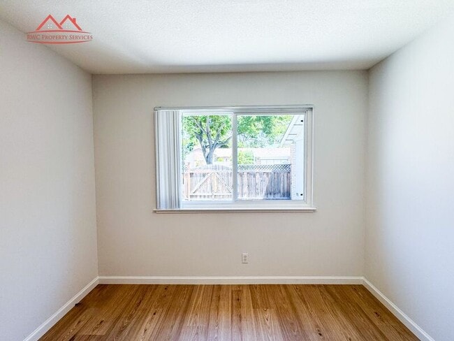 Building Photo - 1535 Albatross Dr