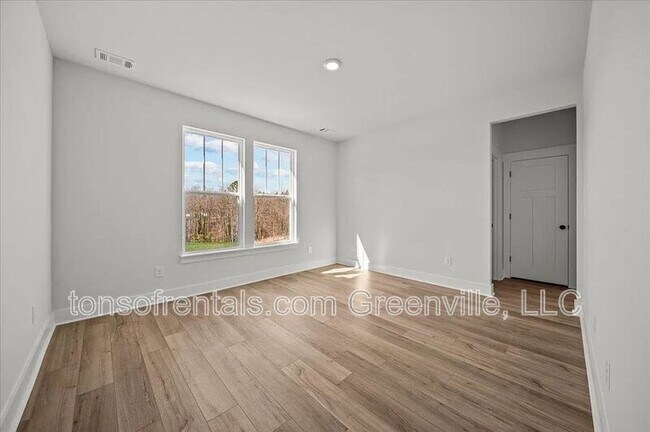 Building Photo - 415 Ml Pk Wy