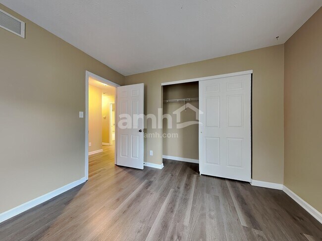 Building Photo - 510 Arlington Dr