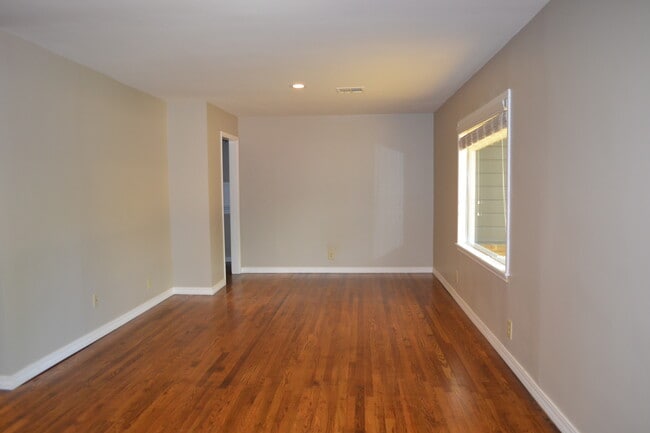 Building Photo - 741 N Ross St