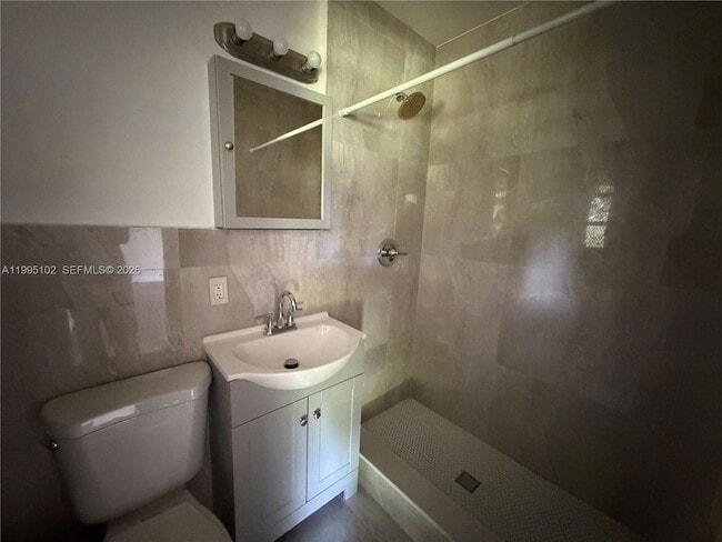 Building Photo - 1580 NE 145th St