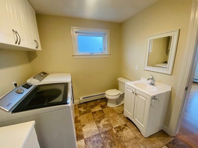 Building Photo - 253 Lynn St