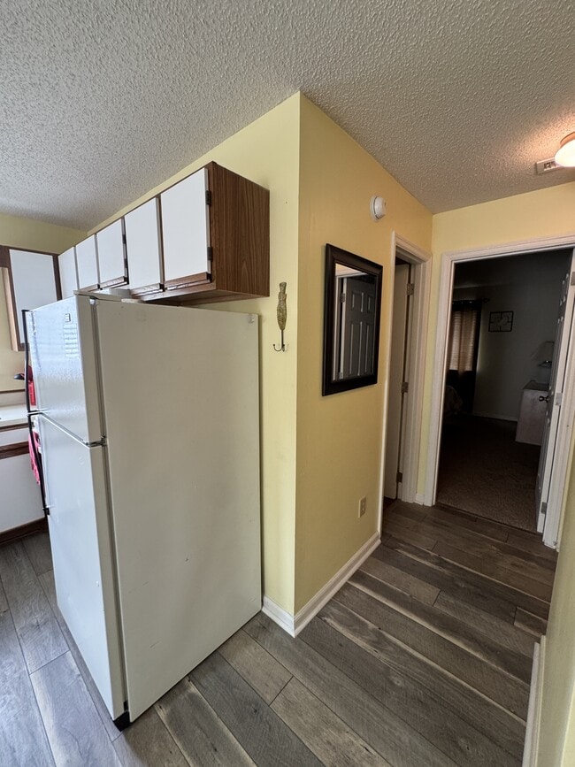Building Photo - 3700 Golf Colony Ln