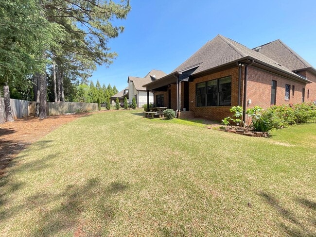 Building Photo - 764 Oakdale Dr