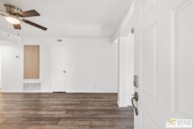 Building Photo - 505 S Farrell Dr