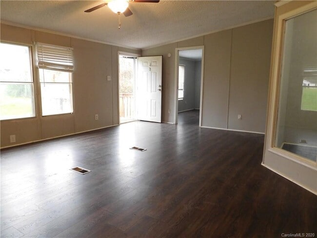 Building Photo - 710 Lowland Dairy Rd