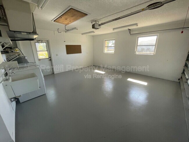 Building Photo - 25486 Avillas Ct