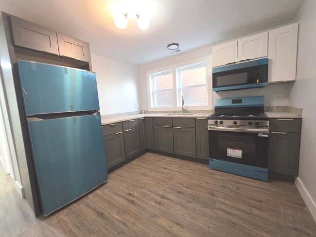 Building Photo - 1621 E 74th Pl