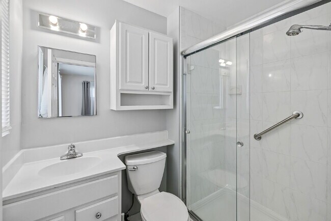 Building Photo - Gorgeous Central Single Family in Heart of Rockville