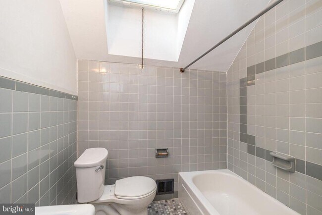 Building Photo - 7738 Ardleigh St