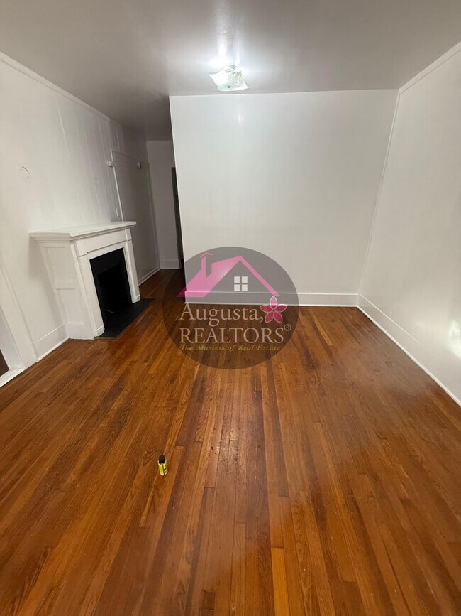 Building Photo - Large one bedroom near ACU