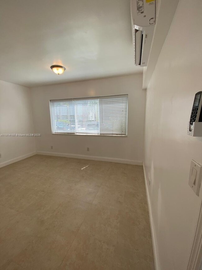 Building Photo - 220 Collins Ave