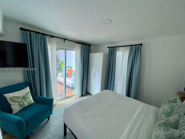 Building Photo - 1121 NE 1st Ave.