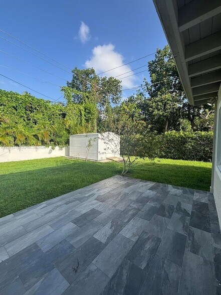Building Photo - 12253 SW 82nd Ave