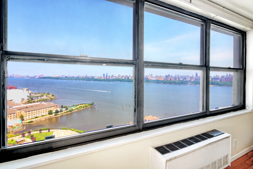 Building Photo - 7002 Boulevard E