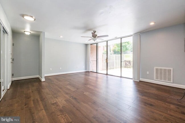Building Photo - 702 Quince Orchard Blvd