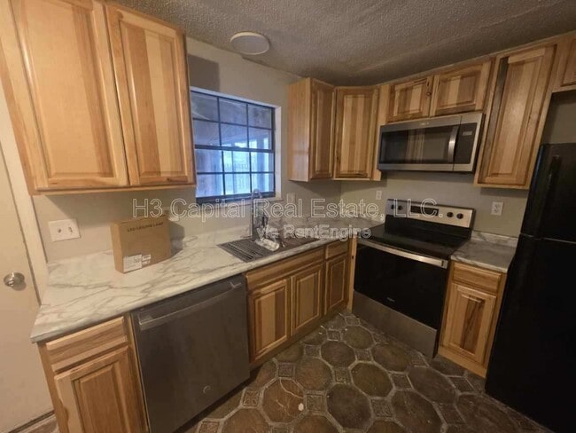 Building Photo - 2 Georgetown Dr