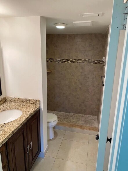 Building Photo - 21900 Lake Forest Cir