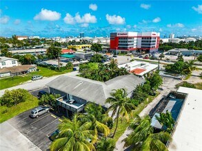 Building Photo - 400 SE 31st St