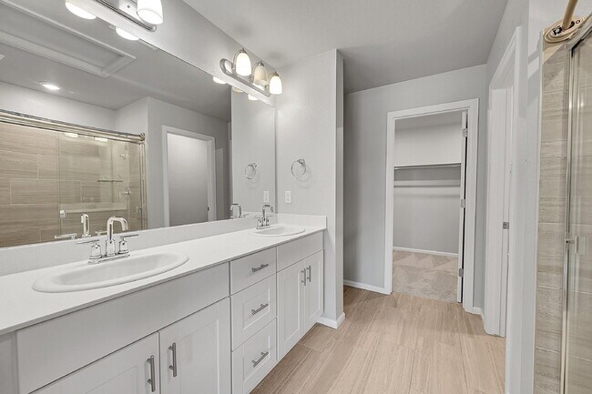 Building Photo - $3,045.00, 3 bed, 3.1 bath, located in Bro...