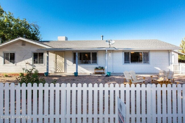 Building Photo - 552 E Lamarcia Dr