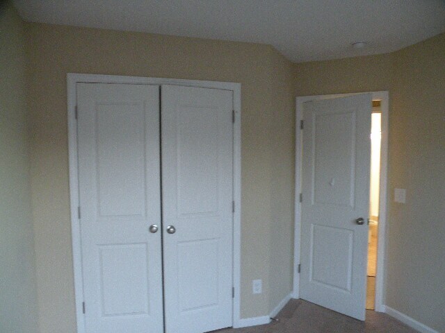 Building Photo - Near new home in comfortable family community