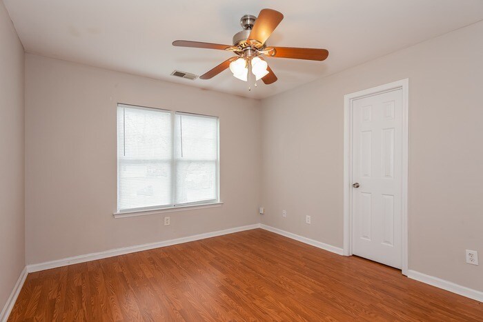 Building Photo - 1928 Bromwich Rd