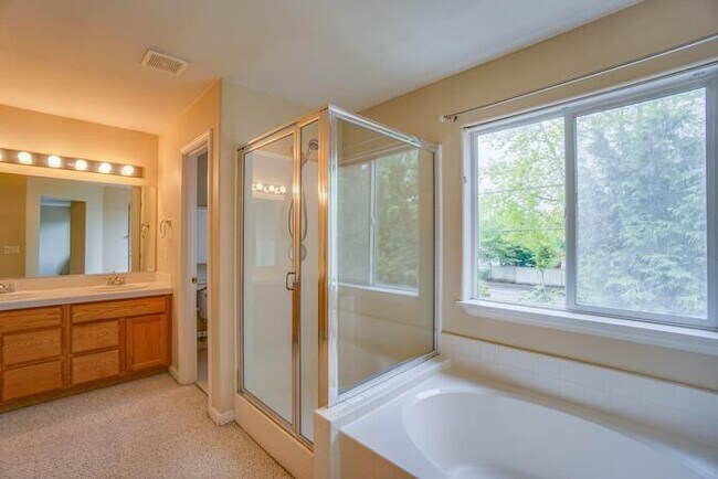 Building Photo - BEAUTIFUL FOUR BEDROOM HOME IN EAST COUNTY