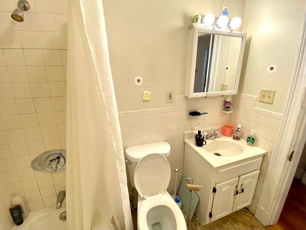 Building Photo - 97 Calumet St