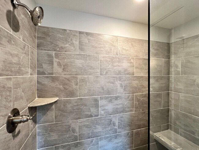 Building Photo - For Lease - Townhome Lebanon