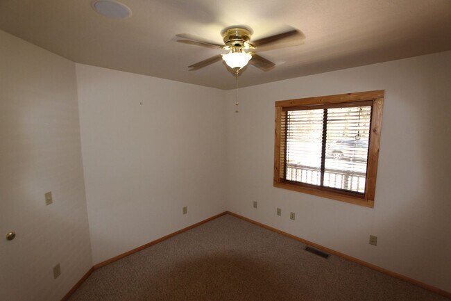 Building Photo - Peaceful Kachina Village Home | Backs National Forest + A/C
