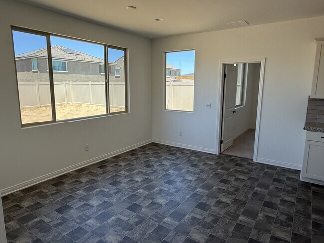 Building Photo - 4470 Hickory Ct