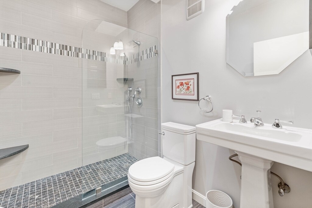 Building Photo - 257 W Newton St