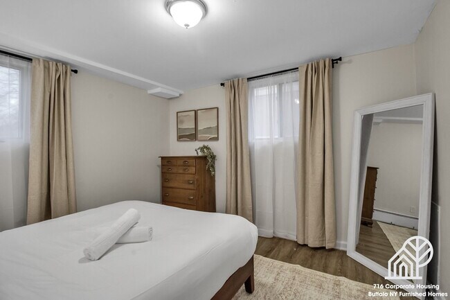 Building Photo - Furnished 2-Bedroom Apartment Minutes from Highmark Stadium