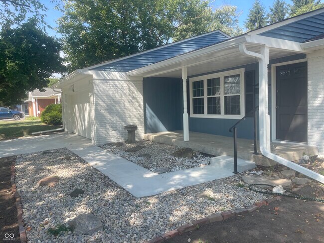 Building Photo - 1416 Miami Ct S