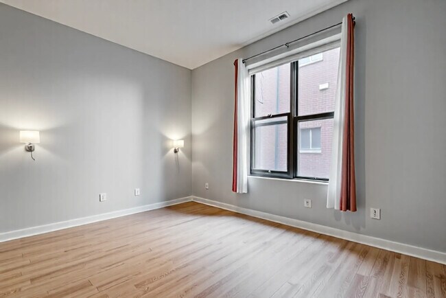 Building Photo - 2 S Leavitt St