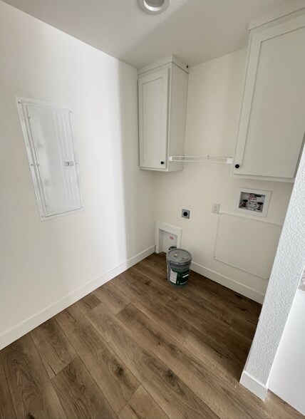 Building Photo - 3601 E Wyoming Ave