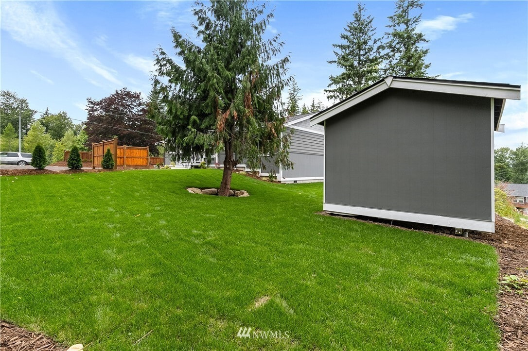 Building Photo - 1102 Yew St