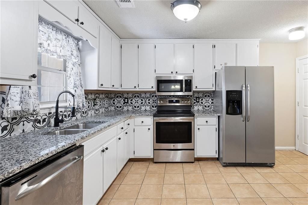 Building Photo - 2898 Lakemont Dr SW