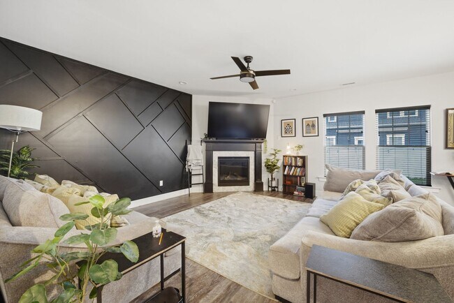 Building Photo - Welcome to this beautiful 4 Bedroom, 2.5 bathroom home nestled in a quiet community in Suffolk!