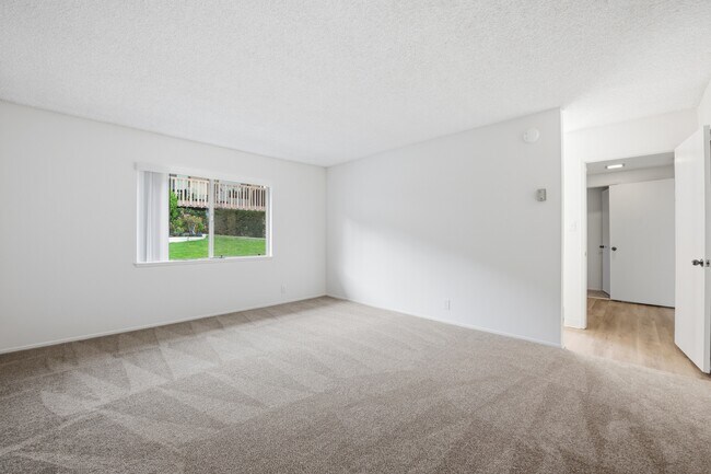 Building Photo - 1022 San Marino Dr